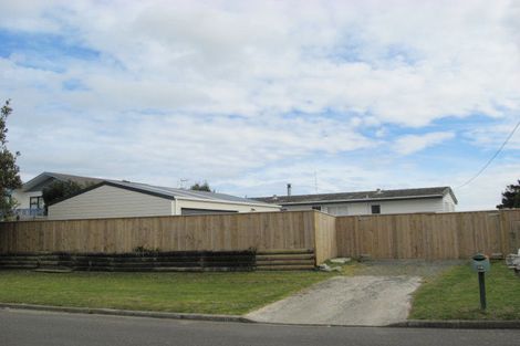 Photo of property in 39 Manga-pirau Street, Waikawa Beach, Manakau, 5573