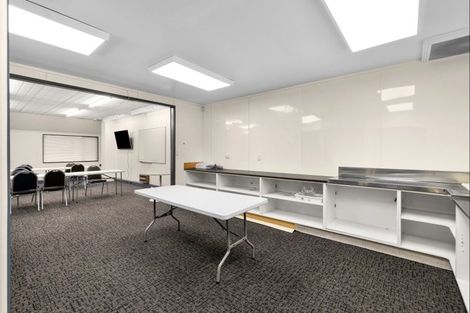 Photo of property in 1/123 Queen Street, Northcote Point, Auckland, 0627