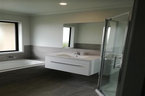 Photo of property in 32 Regis Park Drive, Pukekohe, 2120