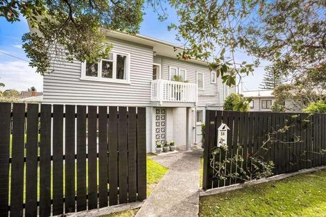 Photo of property in 56 Beach Haven Road, Beach Haven, Auckland, 0626