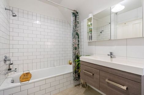 Photo of property in 171 Pinchgut Road, Kaukapakapa, 0873
