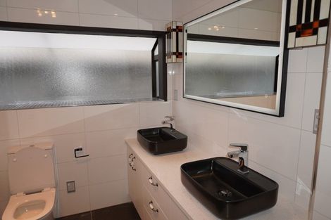 Photo of property in 16 Baltimore Place, Forrest Hill, Auckland, 0620