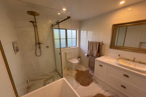 Photo of property in 1098 Peak Road, Helensville, 0875
