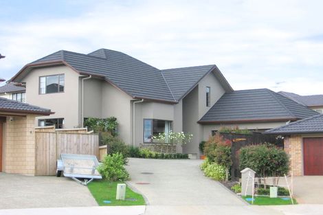 Photo of property in 20 Fernloche Place, Flat Bush, Auckland, 2016