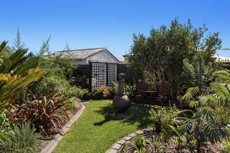 Photo of property in 21 Edgewater Grove, Whakatane, 3120