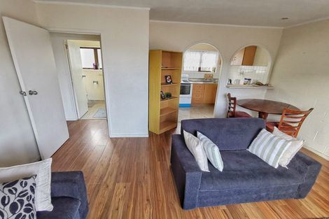 Photo of property in 3/6 Craigbank Avenue, New Lynn, Auckland, 0600