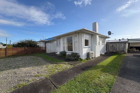 Photo of property in 19 Karaka Crescent, Levin, 5510