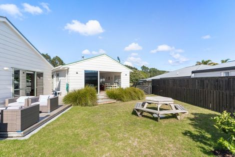 Photo of property in 135 Mayfair Avenue, Whangamata, 3620
