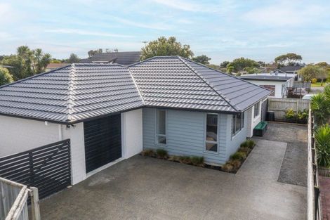 Photo of property in 27a Oriwa Street, Waikanae, 5036