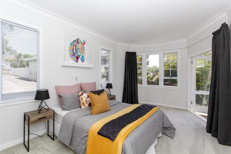 Photo of property in 4b Catherine Crescent, Moturoa, New Plymouth, 4310