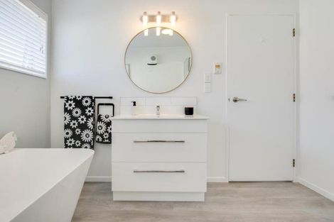 Photo of property in 2 Fern Grove, Taradale, Napier, 4112