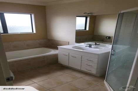 Photo of property in 25 Chippenham Grove, Churton Park, Wellington, 6037