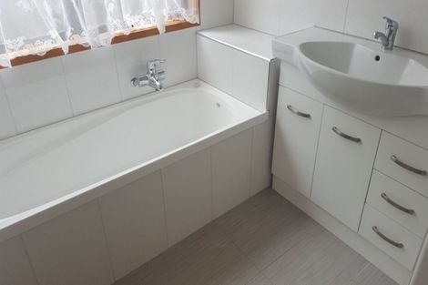Photo of property in 3 Marina Heights, Half Moon Bay, Auckland, 2012
