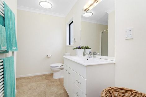 Photo of property in 189 Woodman Drive, Tawa, Wellington, 5028