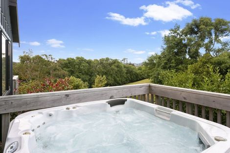 Photo of property in 7 Nerehana Place, Red Beach, 0932