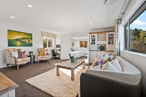 Photo of property in 52 Corricvale Way, Northcross, Auckland, 0630