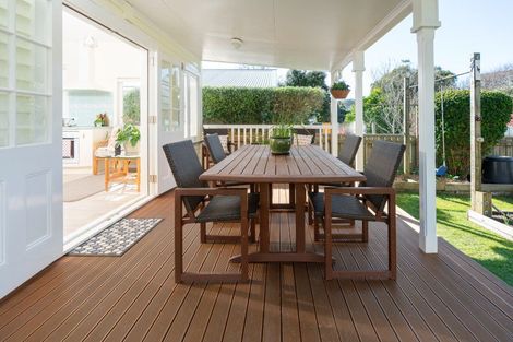 Photo of property in 57 Severn Street, Island Bay, Wellington, 6023