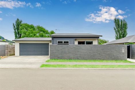 Photo of property in 10 Matuhi Street, Waikanae, 5036