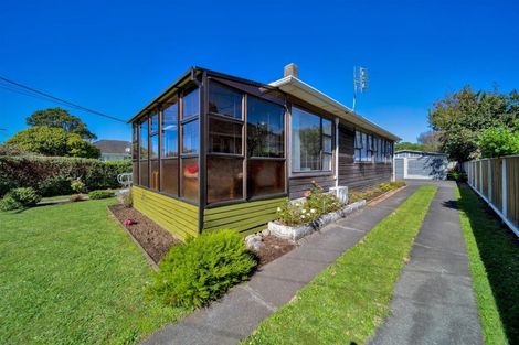 Photo of property in 1 Robbins Crescent, Hawera, 4610