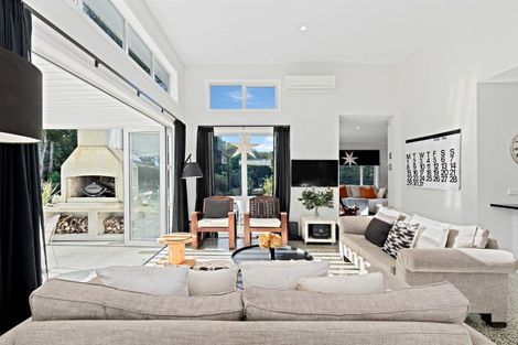Photo of property in 32 Awanui Crescent, Matakana, 0985