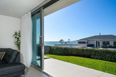Photo of property in Seaview Apartments, 3/64 Milford Road, Milford, Auckland, 0620