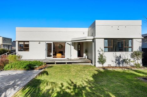 Photo of property in 16 Douglas Mclean Avenue, Marewa, Napier, 4110