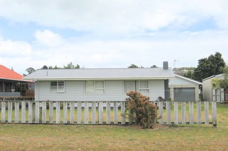 Photo of property in 221 Kiwi Road, Whangamata, 3620