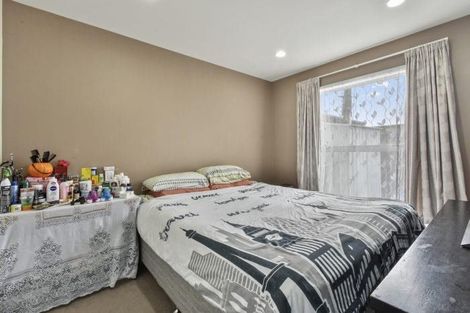 Photo of property in 2/33 Kenderdine Road, Papatoetoe, Auckland, 2025