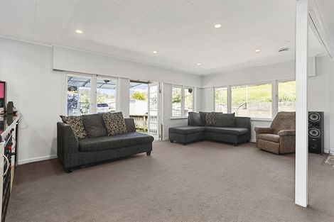 Photo of property in 32 Kashmir Road, Glen Eden, Auckland, 0602