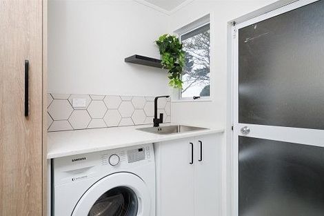 Photo of property in 2/77 Luanda Drive, Ranui, Auckland, 0612