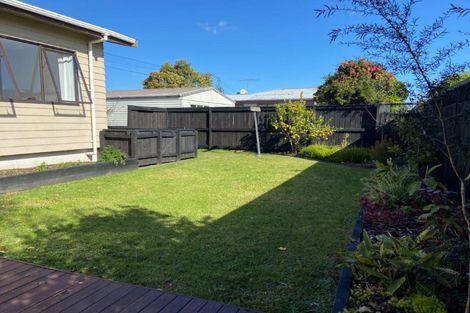 Photo of property in 2a Rixon Place, Te Atatu Peninsula, Auckland, 0610