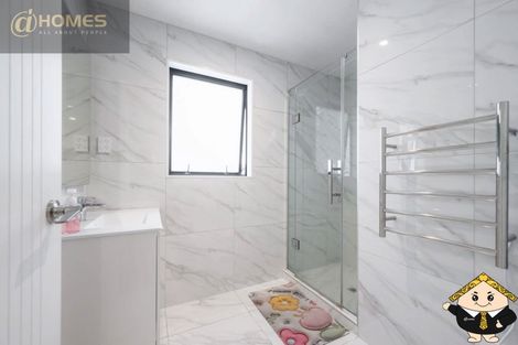 Photo of property in 5e Beach Road, Te Atatu Peninsula, Auckland, 0610