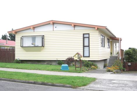 Photo of property in 42 Edgecombe Street, Newlands, Wellington, 6037