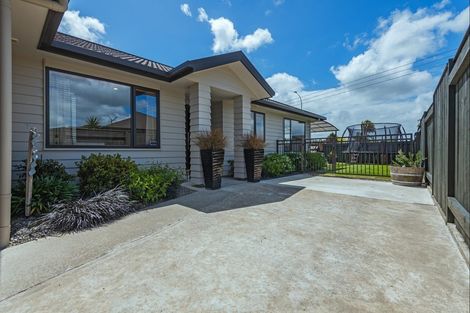 Photo of property in 4 Angelina Way, Kelvin Grove, Palmerston North, 4414