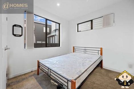 Photo of property in 5e Beach Road, Te Atatu Peninsula, Auckland, 0610