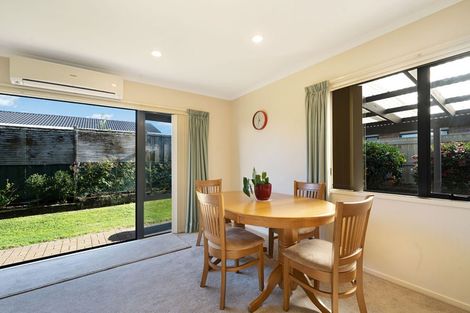 Photo of property in 4 Russett Grove, Henderson, Auckland, 0612
