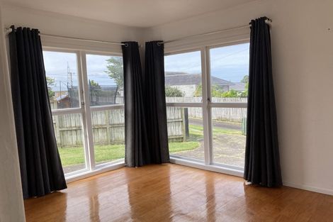 Photo of property in 41 Royal View Road, Te Atatu South, Auckland, 0610