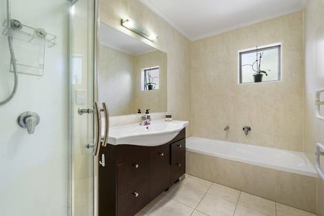 Photo of property in 60a Topliss Drive, Northcross, Auckland, 0632