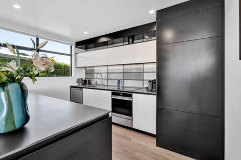 Photo of property in 40d Awanui Street, Merrilands, New Plymouth, 4312
