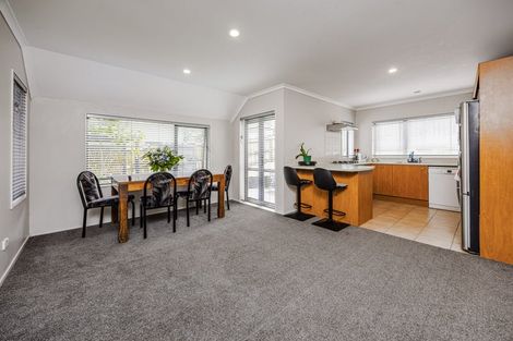 Photo of property in 31d Chieftain Rise, Goodwood Heights, Auckland, 2105