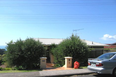 Photo of property in 2/1 Eastcliffe Road, Castor Bay, Auckland, 0620