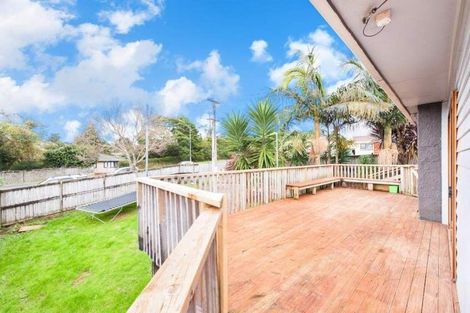Photo of property in 5 Trengove Place, West Harbour, Auckland, 0618