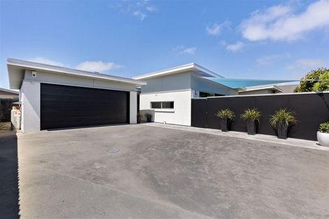Photo of property in 11 Linkwater Way, Parklands, Christchurch, 8083