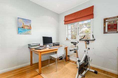 Photo of property in 33 Cheviot Road, Lowry Bay, Lower Hutt, 5013