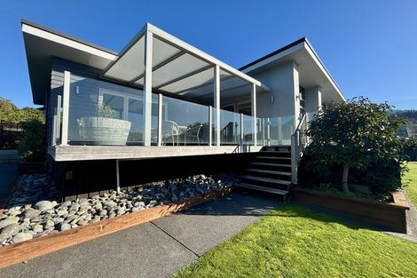 Photo of property in 33 Harbour View Heights, Picton, 7220