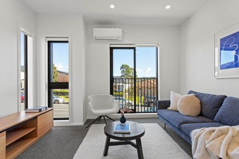 Photo of property in 2/28 Westgate Drive, Westgate, Auckland, 0614