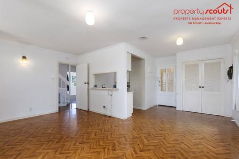 Photo of property in 537 Glenfield Road, Glenfield, Auckland, 0629