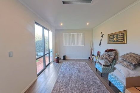 Photo of property in 11 Pihoihoi Place, Hobsonville, Auckland, 0616