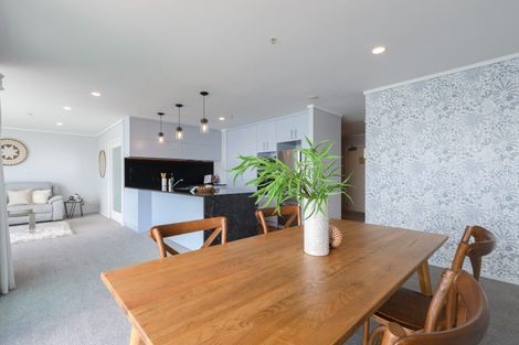 Photo of property in 72 Devonport Road, Tauranga, 3110