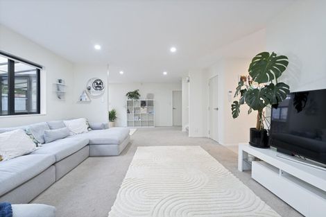 Photo of property in 5 Dhaka Lane, Ranui, Auckland, 0612